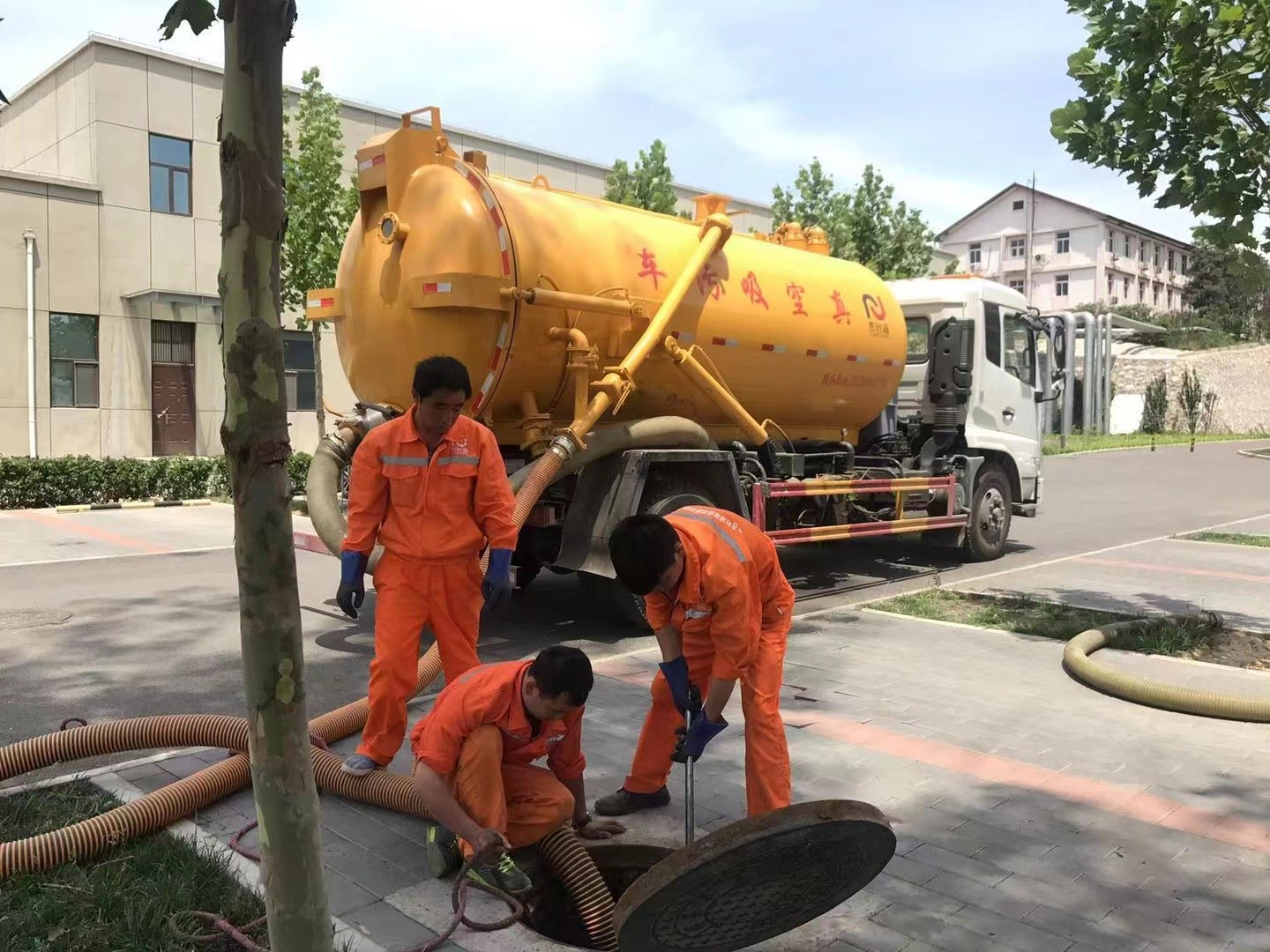 元江化粪池清理与5-8吨吸粪车施工效率分析